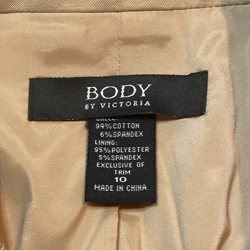 BODY By Victoria Tan Blazer - Picture 5 of 7